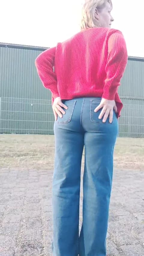 BlueEye_Girl @ Cam4 • Recorded March 7, 2026 17:37 • 69m