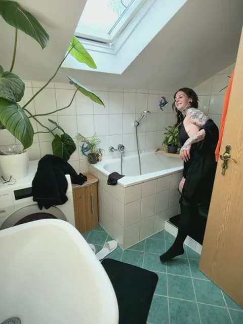 BrownieyQueen @ Stripchat • Recorded January 16, 2026 09:10 • 84m