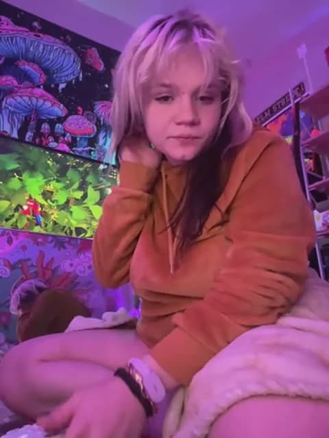 Cutiepiespanks @ Stripchat • Recorded May 24, 2026 06:00 • 33m