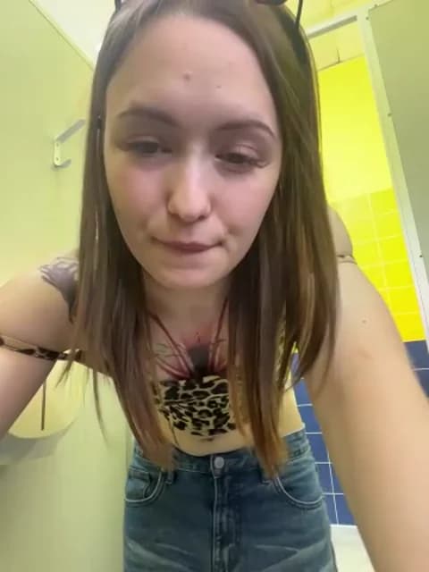 EliteBitch @ Stripchat • Recorded May 19, 2026 07:40 • 32m