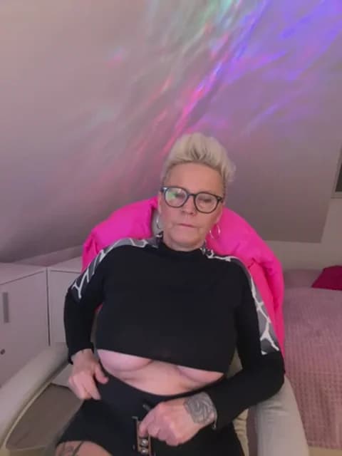 German_Milf @ Stripchat • Recorded April 4, 2026 13:37 • 51m