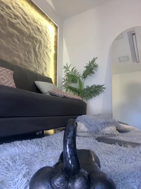 Isa__Blanc @ Stripchat • Recorded May 28, 2026 02:12 • 32m