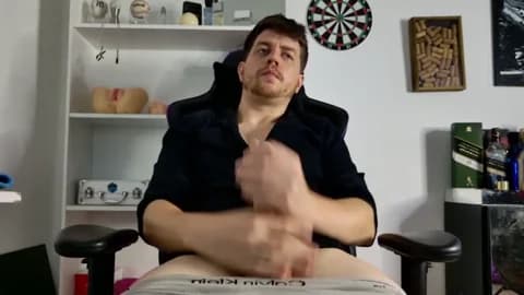 aaronlegend_ @ Stripchat • Recorded January 18, 2026 08:15 • 61m