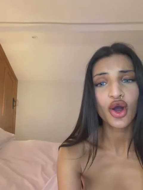 alanaexplicit69 @ Stripchat • Recorded February 21, 2026 15:45 • 38m