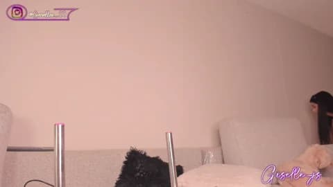 giselle_js @ Chaturbate • Recorded January 14, 2026 09:51 • 77m