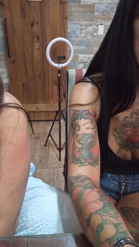 hotcurvi1 @ Cam4 • Recorded January 15, 2026 03:07 • 89m