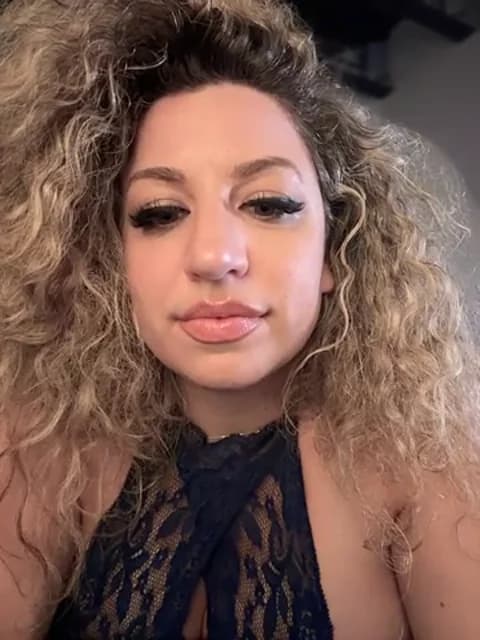 miamellycious @ Stripchat • Recorded January 18, 2026 22:09 • 40m