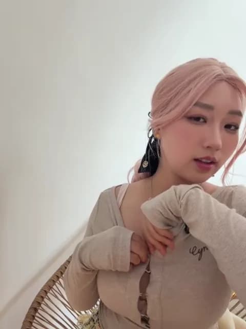 winter11 @ Stripchat • Recorded April 12, 2026 04:45 • 33m